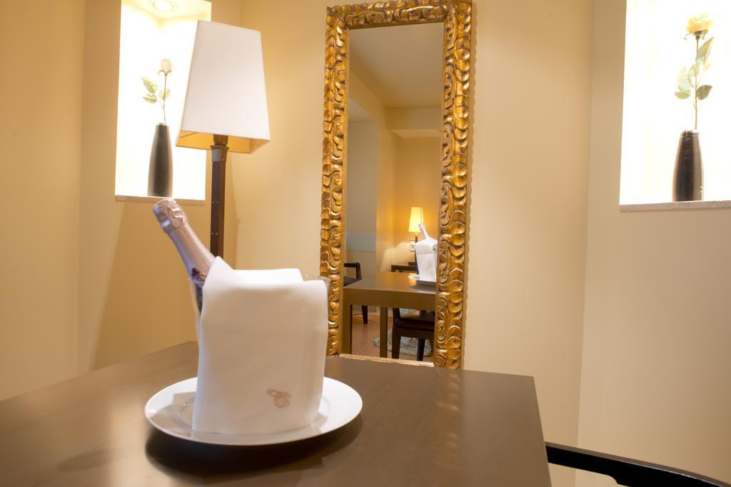 A Casa Canut Hotel Gastronomic Escaldes Eksteriør bilde A champagne bucket