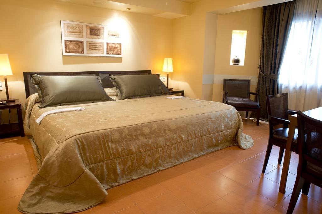 A Casa Canut Hotel Gastronomic Escaldes Eksteriør bilde A bedroom
